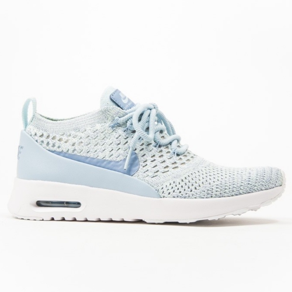 Nike Women’s Light Blue Flyknit Sneakers